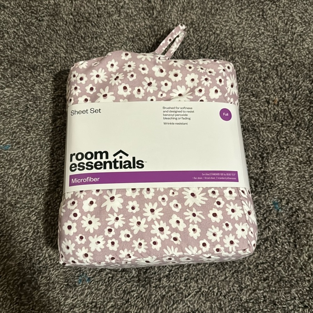 Room Essentials Flower Sheet Set